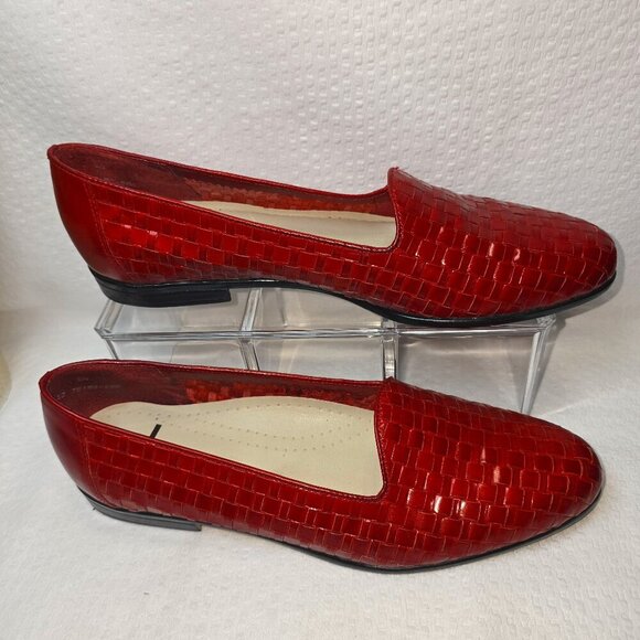 TROTTERS CHERRY RED LEATHER WOVEN LOAFERS WOMENS SIZE 9 EUC - Picture 1 of 11